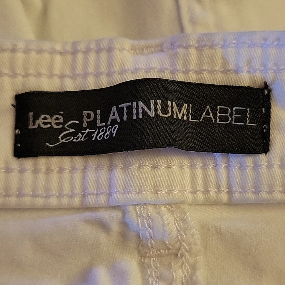 Lee Platinum Label white shorts cotton stretch 4 pockets Belt loops sz 10 EUC…